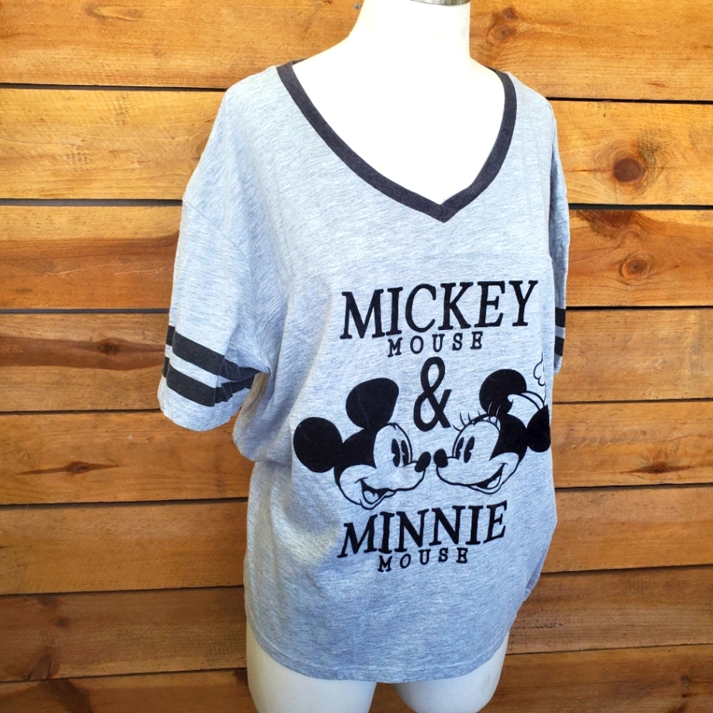 🔥🔥Mickey and Minnie Mouse t-shirt
